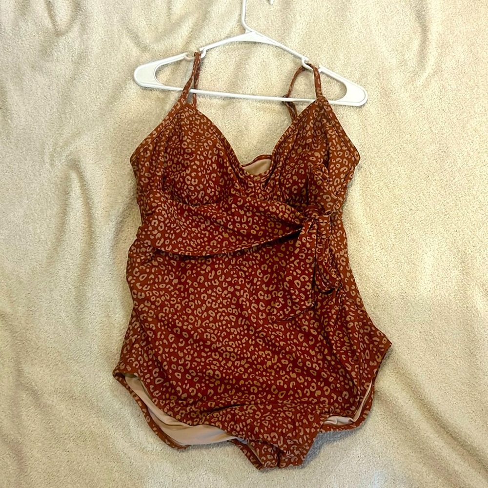 Maternity bathing suit worn once